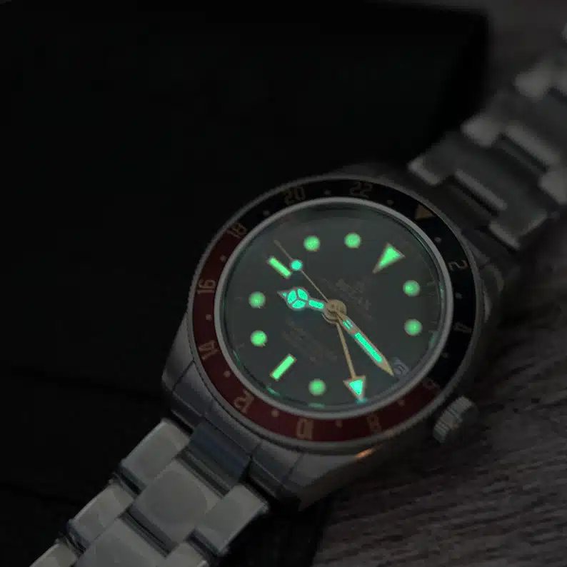 Vintage Style Relax Red & Black GMT - Image 4