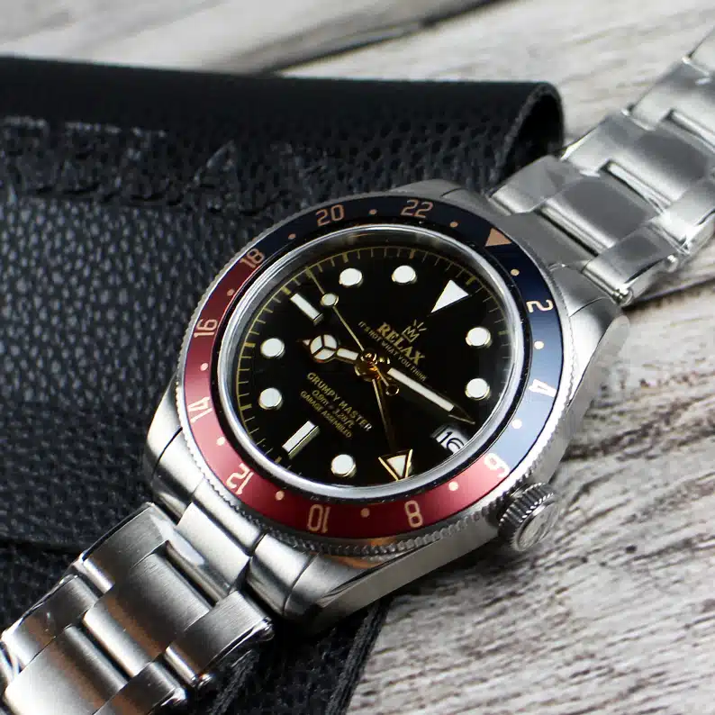 Vintage Style Relax Red & Black GMT - Image 3