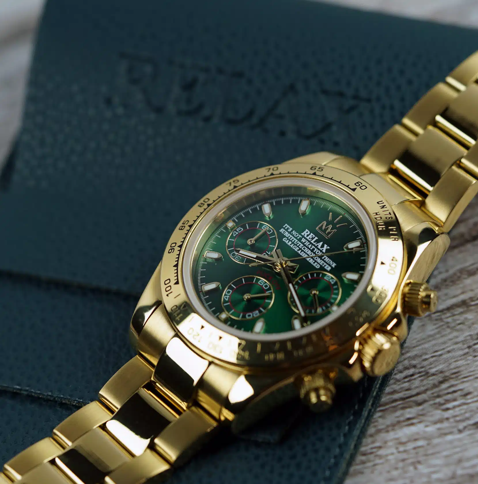 Relax Gold & Green Chronograph - Image 3