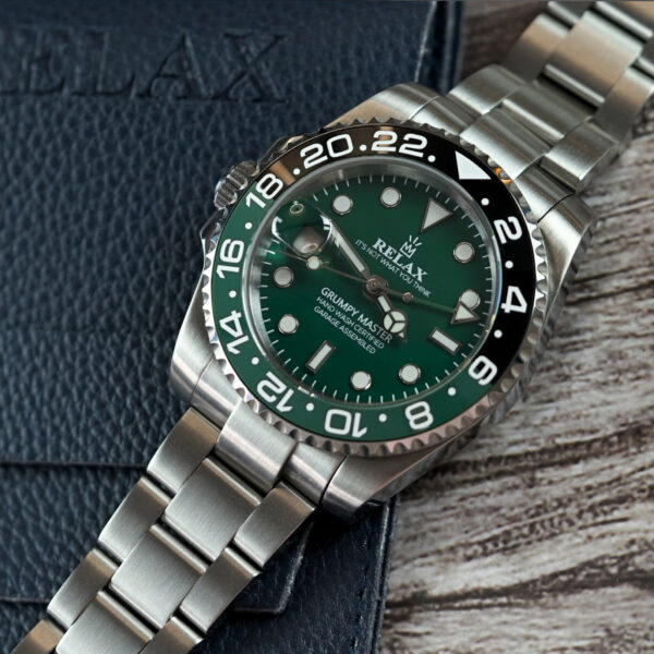 Relax Leftie Evergreen GMT - Relax by Atelier Perpetuel